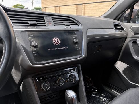 Used 2020 Volkswagen Tiguan SE R-Line FWD image 19