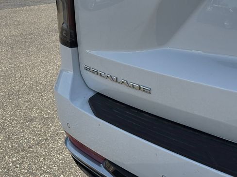 Used 2021 Cadillac Escalade ESV Premium Luxury Platinum w/ Heavy-Duty Trailer Package AWD/4WD image 38