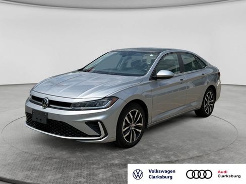 Used 2025 Volkswagen Jetta SE FWD image 1