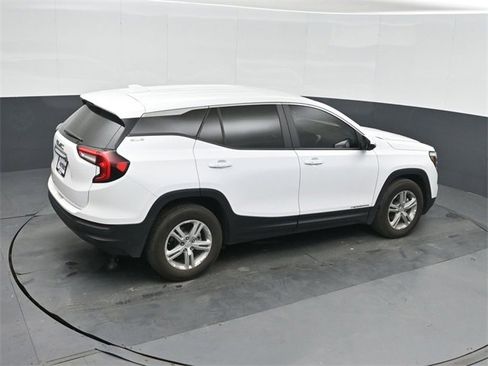 Used 2024 GMC Terrain SLE image 30
