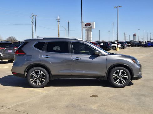 Used 2020 Nissan Rogue SV w/ Sun & Sound Touring Package image 7