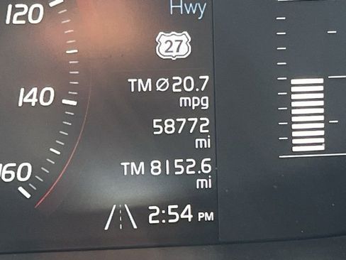 Used 2019 Volvo S60 T6 Momentum image 3