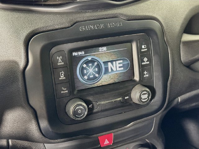 Used 2017 Jeep Renegade Latitude w/ Popular Equipment Group FWD image 16