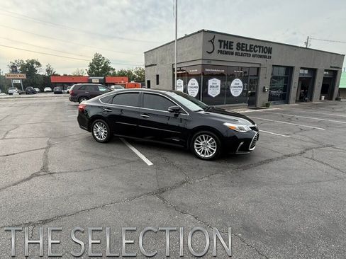 Used 2018 Toyota Avalon Limited w/ Protection Package FWD image 1