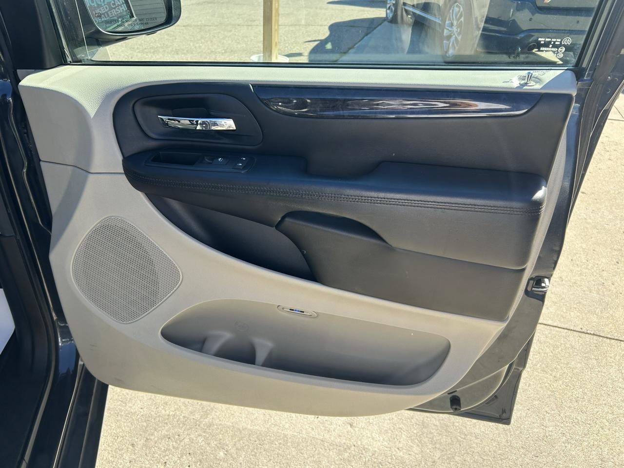 Used 2013 Dodge Grand Caravan SXT FWD image 15