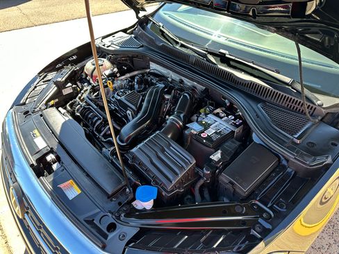 Used 2023 Volkswagen Jetta SE w/ Panoramic Sunroof Package image 45