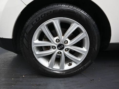 Used 2019 Kia Soul + FWD image 9