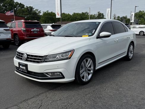 Used 2017 Volkswagen Passat 1.8T SE FWD image 7
