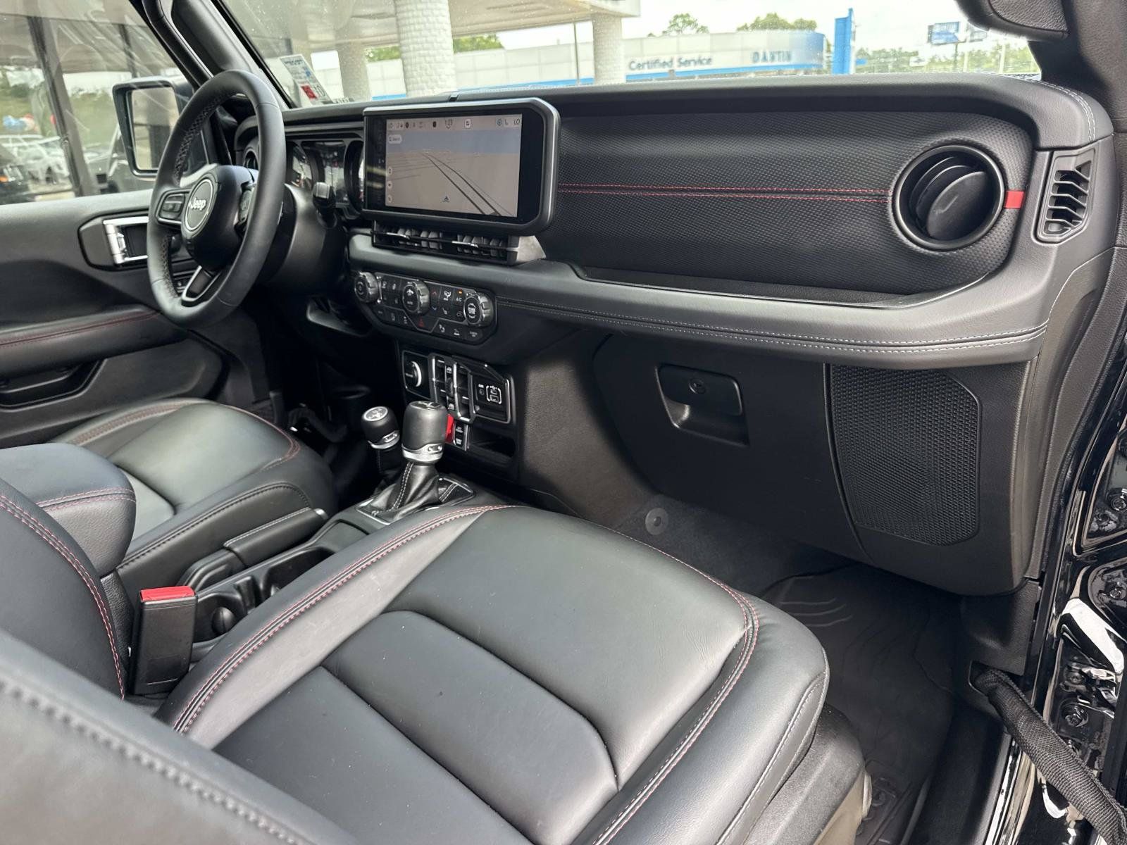 Used 2026 Jeep Wrangler Unlimited Rubicon AWD/4WD image 12