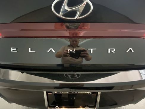 Used 2023 Hyundai Elantra SEL FWD image 25