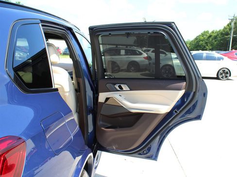 Used 2019 BMW X5 xDrive50i w/ M Sport Package AWD/4WD image 39