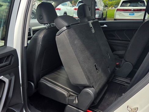Certified 2022 Volkswagen Tiguan SE w/ Panoramic Sunroof Package FWD image 43