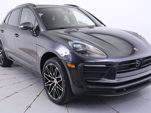 Used 2026 Porsche Macan AWD/4WD image 9