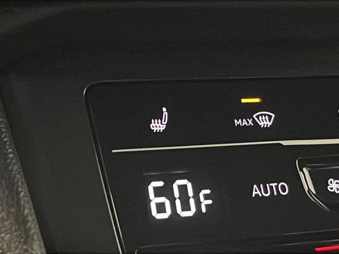 Used 2024 Volkswagen Tiguan SE AWD/4WD image 29