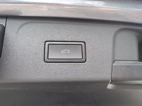 Used 2024 Volkswagen Atlas SE AWD/4WD image 28