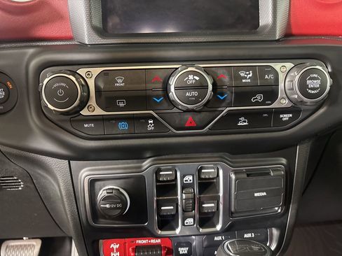 Used 2023 Jeep Wrangler Unlimited Rubicon 4xe image 15