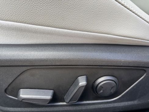 Used 2025 Hyundai Elantra Limited image 23