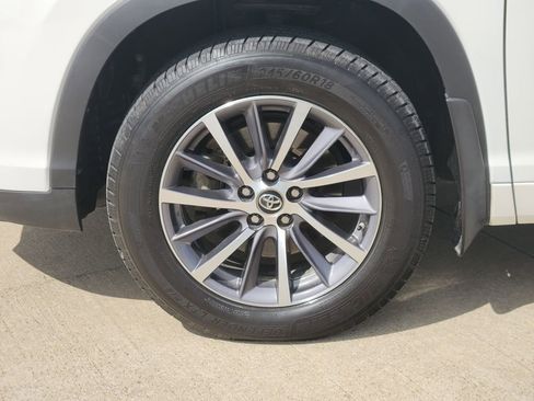 Used 2018 Toyota Highlander XLE FWD image 10