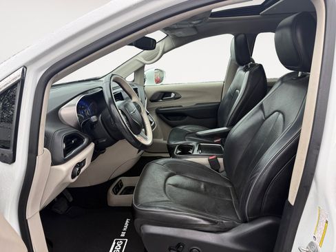 Used 2018 Chrysler Pacifica Limited image 10