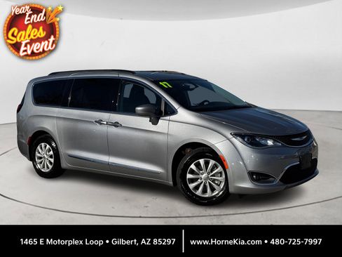 Used 2017 Chrysler Pacifica Touring-L image 1