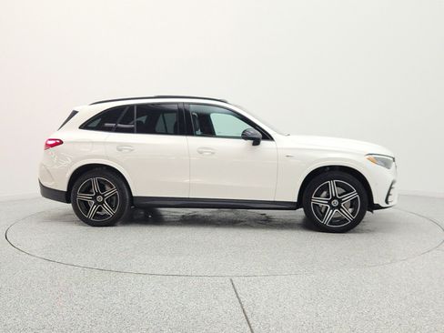 Used 2025 Mercedes-Benz GLC 350e 4MATIC image 4
