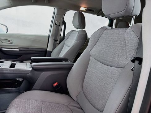 Used 2024 Toyota Sienna LE w/ LE Plus Package AWD/4WD image 34