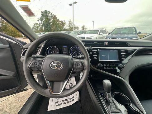 Used 2019 Toyota Camry LE image 12
