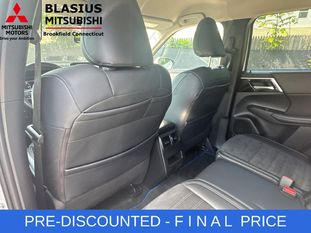 Used 2024 Mitsubishi Outlander 4WD Plug-In Hybrid image 20