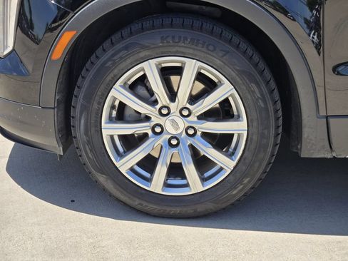 Used 2023 Cadillac XT4 Premium Luxury FWD image 17