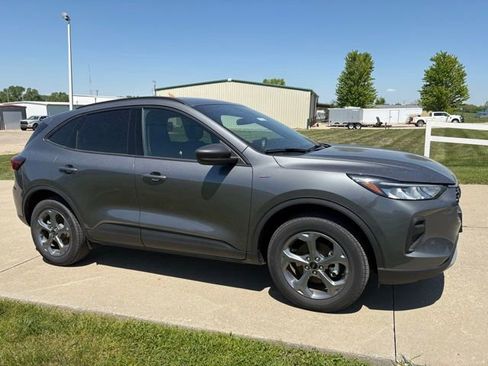 Certified 2025 Ford Escape ST-Line AWD/4WD image 3
