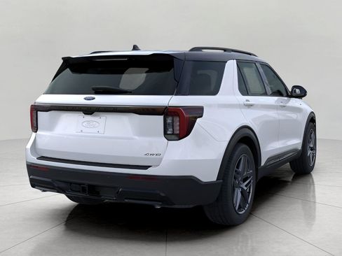 Used 2026 Ford Explorer ST-Line w/ ST-Line Street Pack AWD/4WD image 9