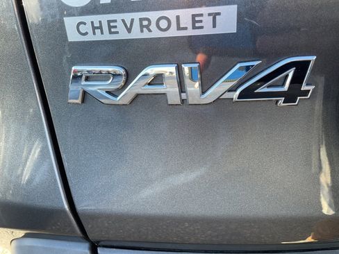 Used 2020 Toyota RAV4 LE image 7
