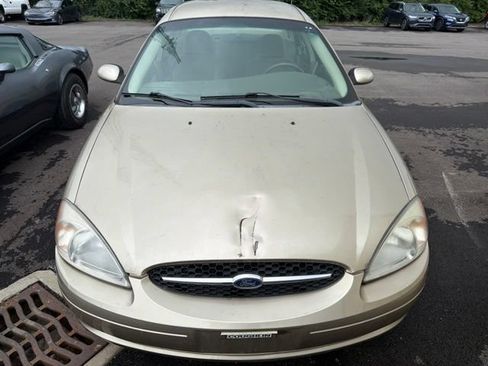 Used 2001 Ford Taurus SE FWD image 2