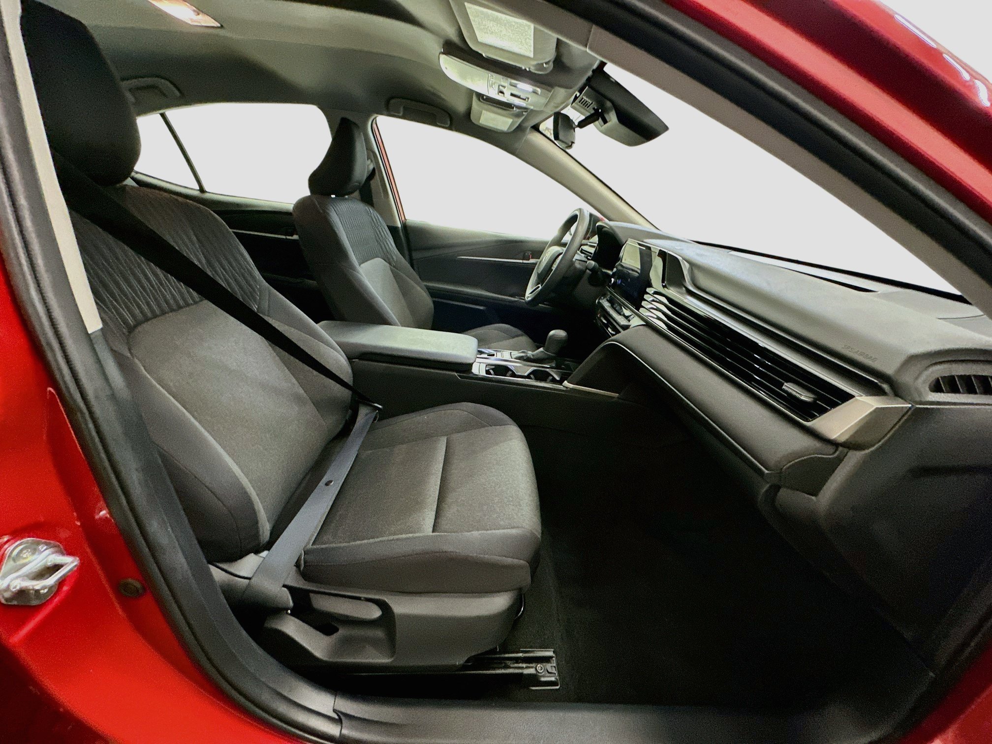 Used 2025 Toyota Camry LE FWD image 31
