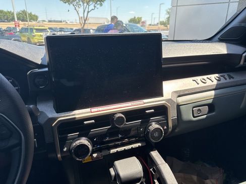 Used 2025 Toyota Tacoma 4x4 Double Cab Hybrid image 7