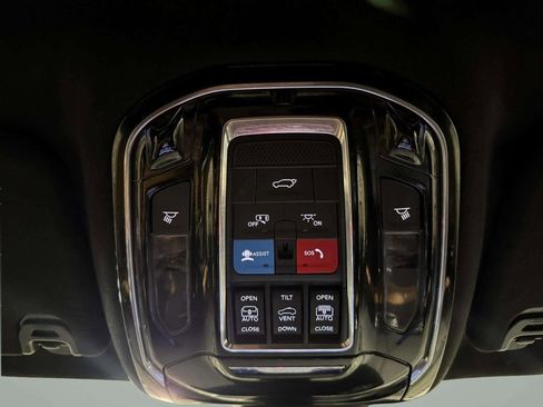 Used 2024 Jeep Grand Wagoneer L Series III image 17