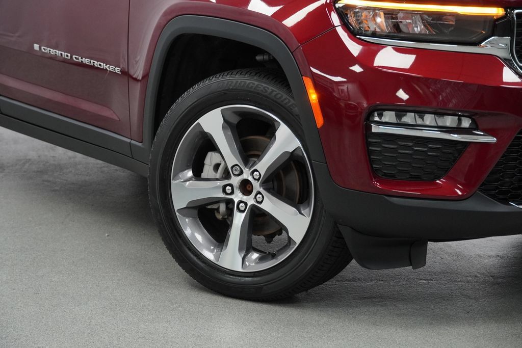 Certified 2025 Jeep Grand Cherokee Limited AWD/4WD image 8