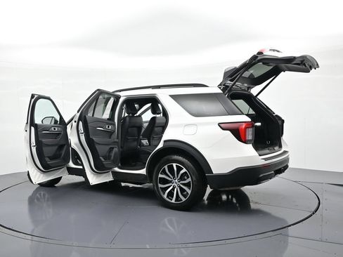Used 2025 Ford Explorer ST-Line AWD/4WD image 27
