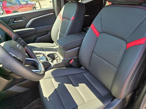 Used 2025 Chevrolet Colorado Z71 w/ Technology Package AWD/4WD image 26
