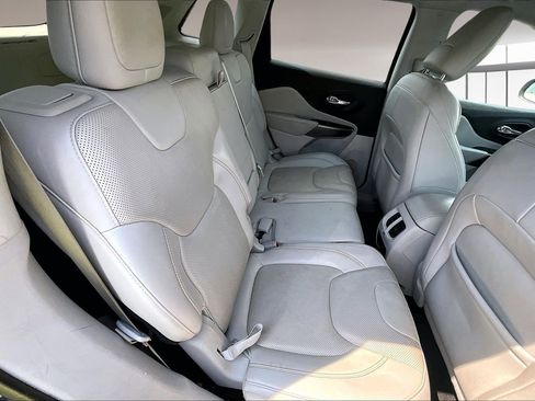 Used 2020 Jeep Cherokee Limited w/ Luxury Group image 19