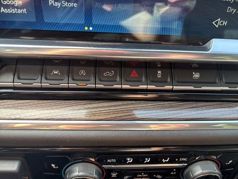 Used 2025 Chevrolet Silverado 1500 LT RWD image 38