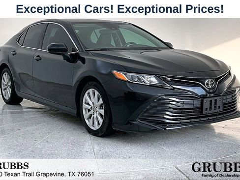 Used 2020 Toyota Camry LE image 1