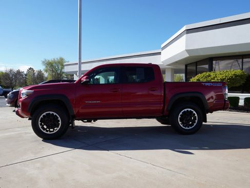 Used 2021 Toyota Tacoma TRD Off-Road w/ Technology Package AWD/4WD image 5