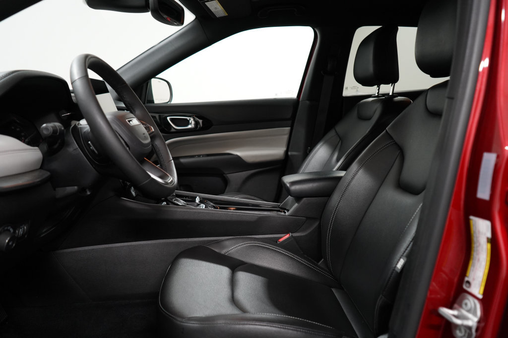 Certified 2025 Jeep Compass Limited AWD/4WD image 13
