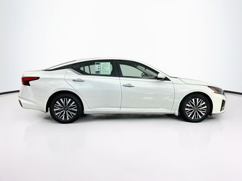Used 2024 Nissan Altima 2.5 SV w/ SV Premium Package FWD image 10