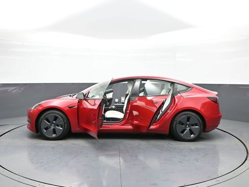 Used 2021 Tesla Model 3 Standard Range Plus image 44