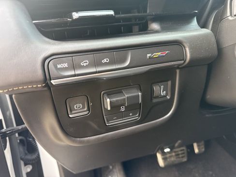 Used 2023 Cadillac Escalade V AWD/4WD image 16