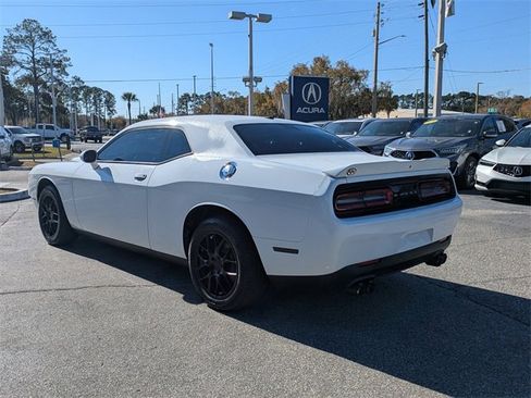 Used 2022 Dodge Challenger SXT image 6
