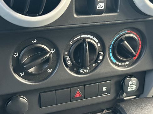 Used 2009 Jeep Wrangler Unlimited Sahara w/ Mopar Chrome Edition Group image 16