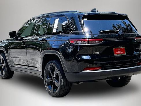 Used 2025 Jeep Grand Cherokee Limited w/ Black Appearance Package RWD image 4